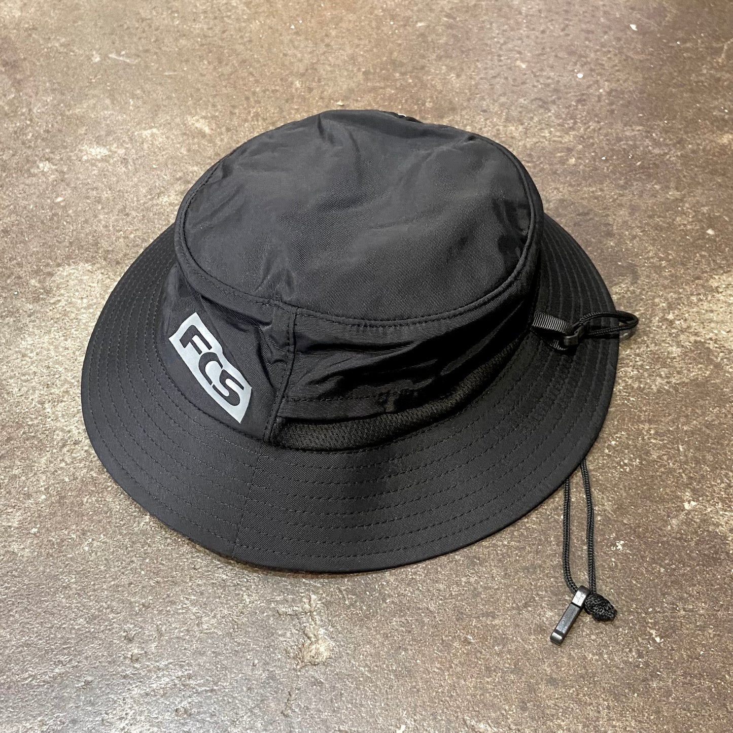 FCS ESSENTIAL SURF BUCKET HAT