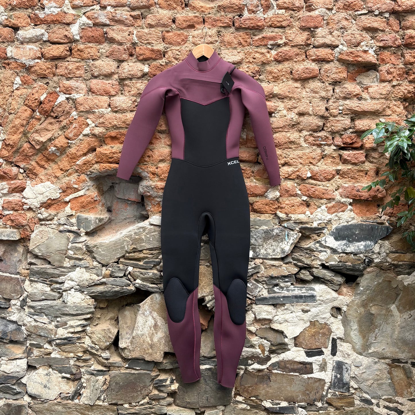 XCEL  4/3 WOMEN COMP WETSUIT